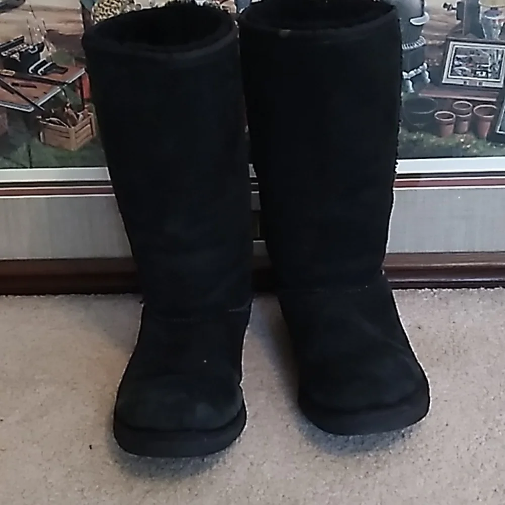 Women's Black UGG Boots, Size 5 - Picture 2 of 10